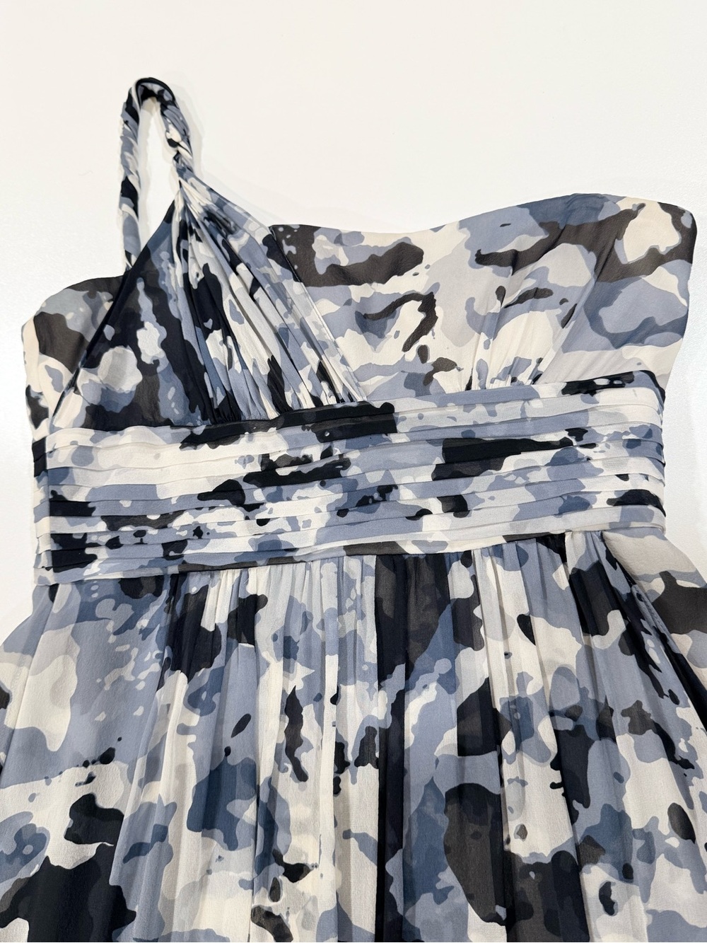 BCBGMAXAZRIA One Shoulder Silk Chiffon Dress Blue Gray Abstract Print Size 6 - Picture 6 of 16